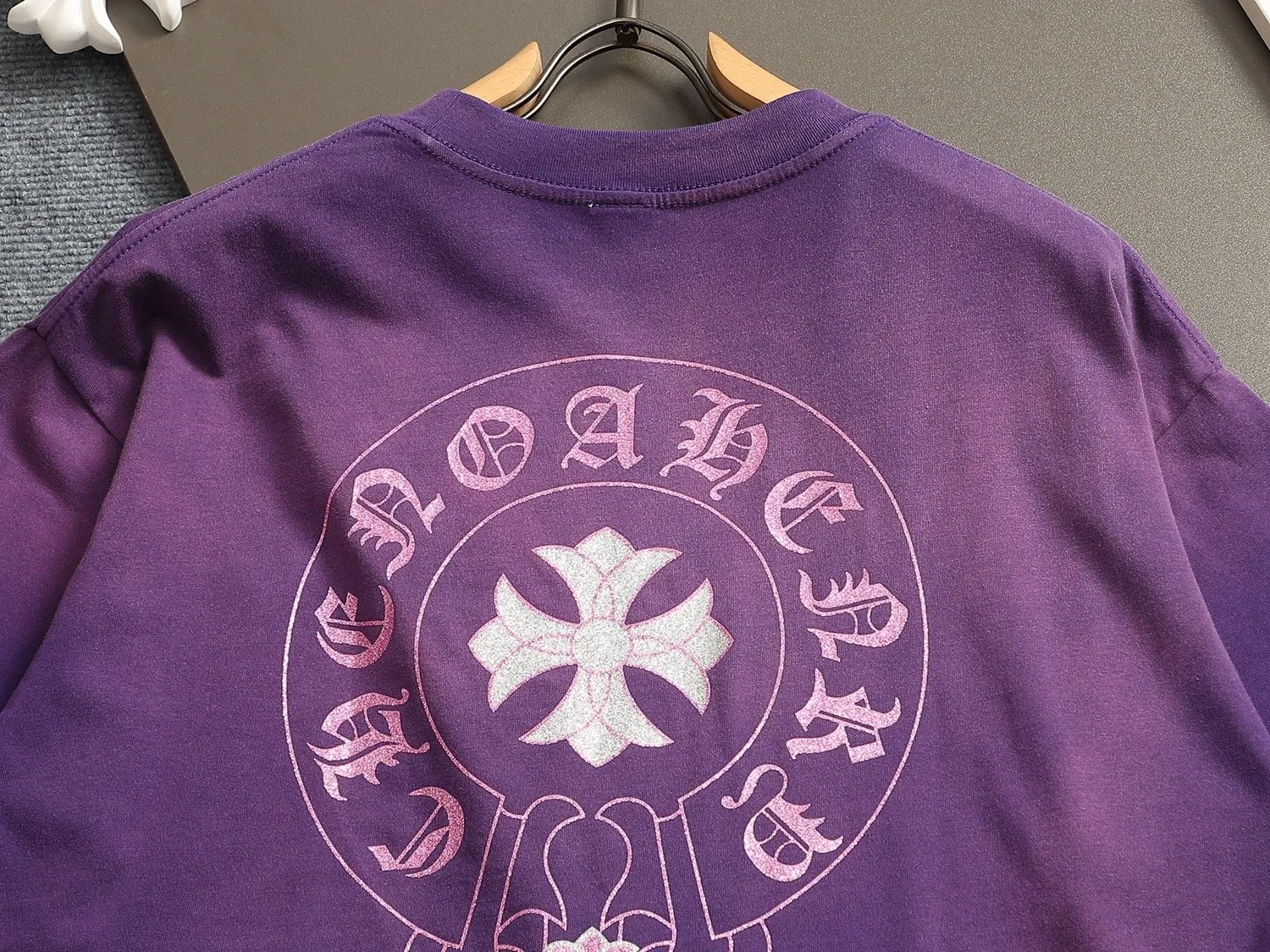 🅿️220 Chrome hearts ch Chrome hearts cross pink hot diamond short-sleeved t-shirt. Advanced tie-dye technology. Large version. Loose and stylish. Low version, slim and long version with upper body and raised hips. 100% commitment: top quality, not fast food. The highest version on the market. Top quality, 320 grams. 26 custom-dyed double yarn cotton, same style for men and women, complete with three standards. Color: Six colors available, available to the public. Size: XS-L. Size chart: